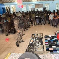 El Ejército de Guatemala decomisa droga, televisores, aves, perros y dispositivos en penal femenino