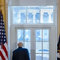 Una comisión aprueba el proyecto del salón de baile de Trump pese a la negativa de un juez