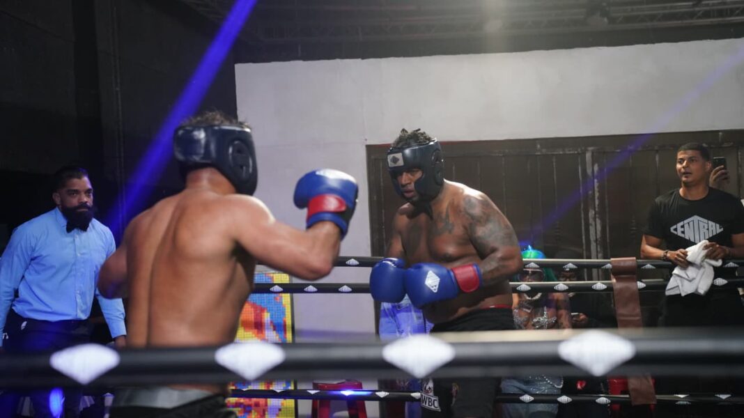 Crazy Design vence a Cristian Casablanca en combate de boxeo de Planeta Alofoke