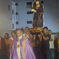 Santiago se vuelca en fe: cientos de católicos recorren las calles en la tradicional Procesión del Nazareno