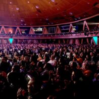 Más de 1,000 personas se unen en devocional musical interreligioso de Pascua organizado por La Iglesia de Jesucristo