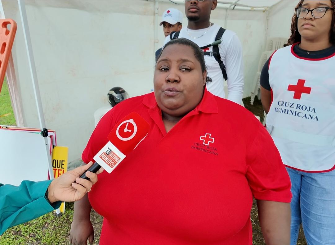 “Esto no es un trabajo, me llena el alma”: Rosa Elena Veras y la vocación que sostiene a la Cruz Roja en Semana Santa