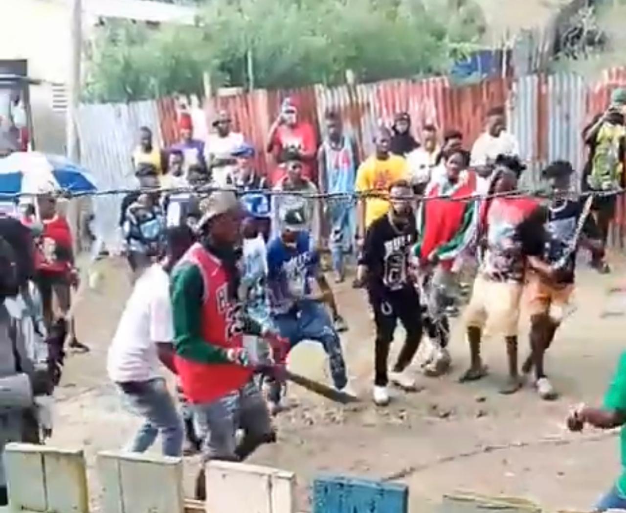 Pese a prohibición de interior y policía haitianos salen con gagá y machetes por calles de Santiago