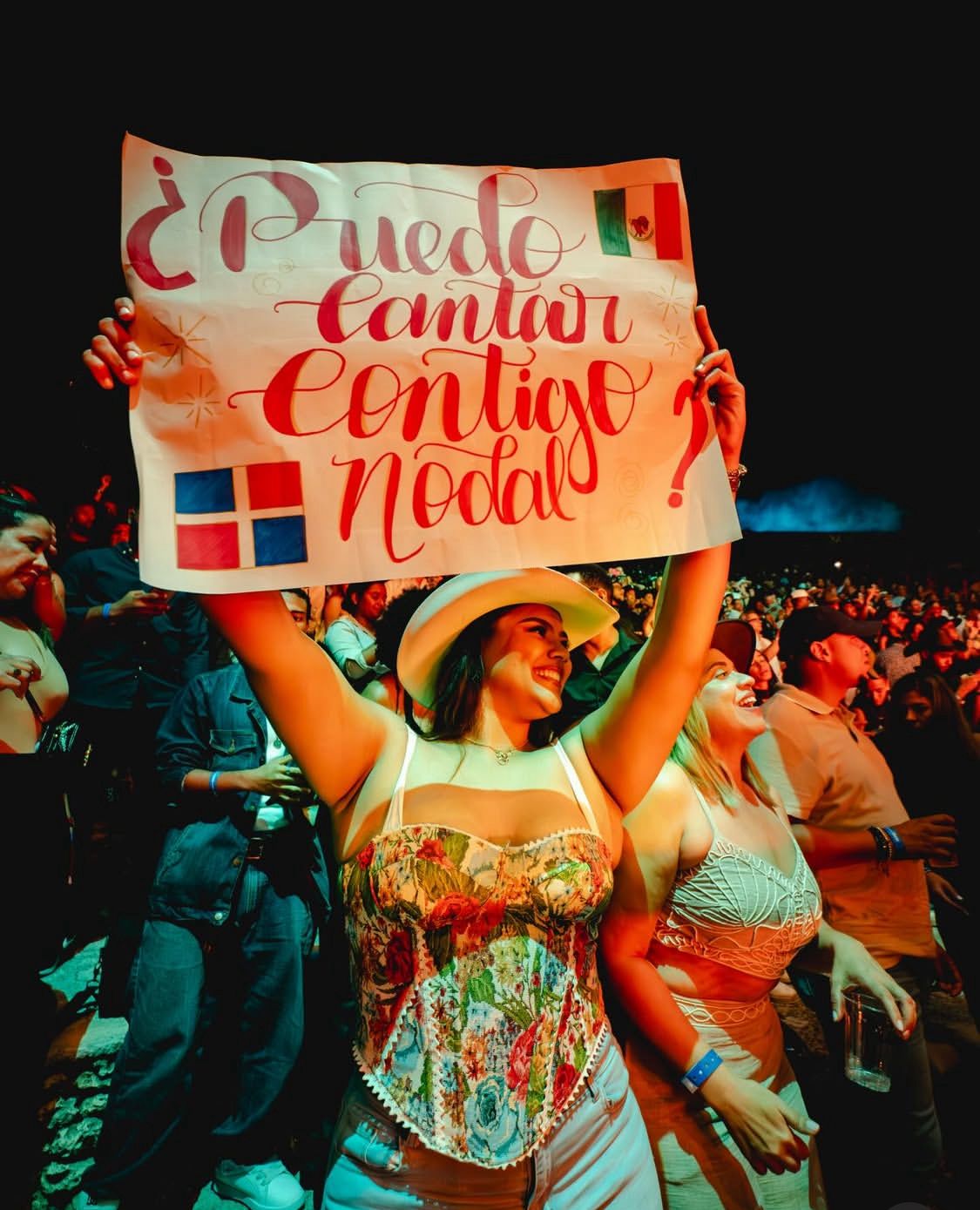 Fanática de Christian Nodal cumple su sueño de cantar junto a él en Altos de Chavón