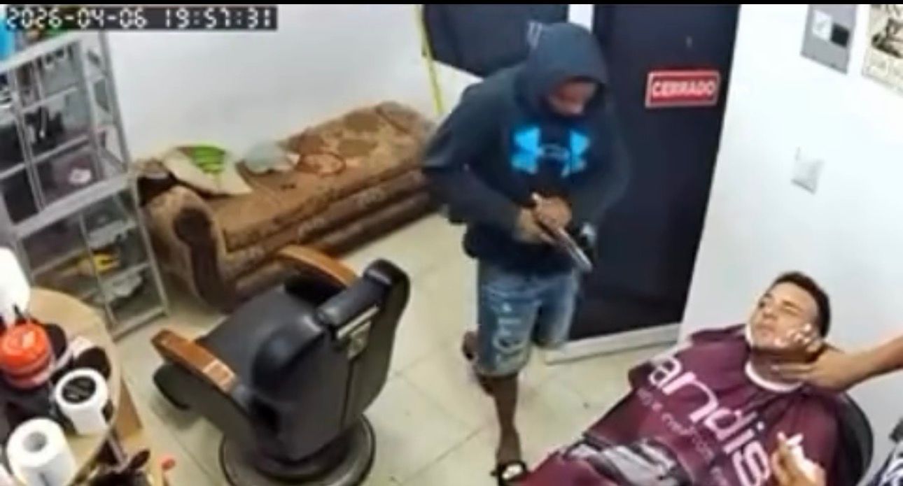 Ola de asaltos en Cotuí: atracan barbería y banca en la misma noche: DICRIM busca a dos delincuentes