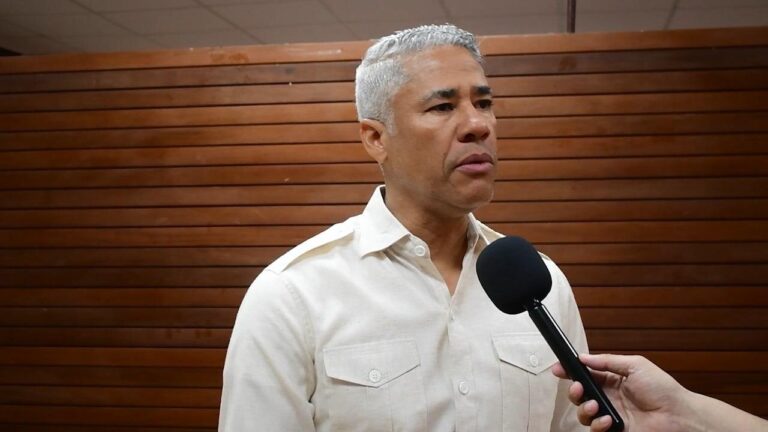 Andrés Cueto respalda consulta nacional de Abinader y destaca firmeza del Gobierno ante crisis internacional y tensión en Haití