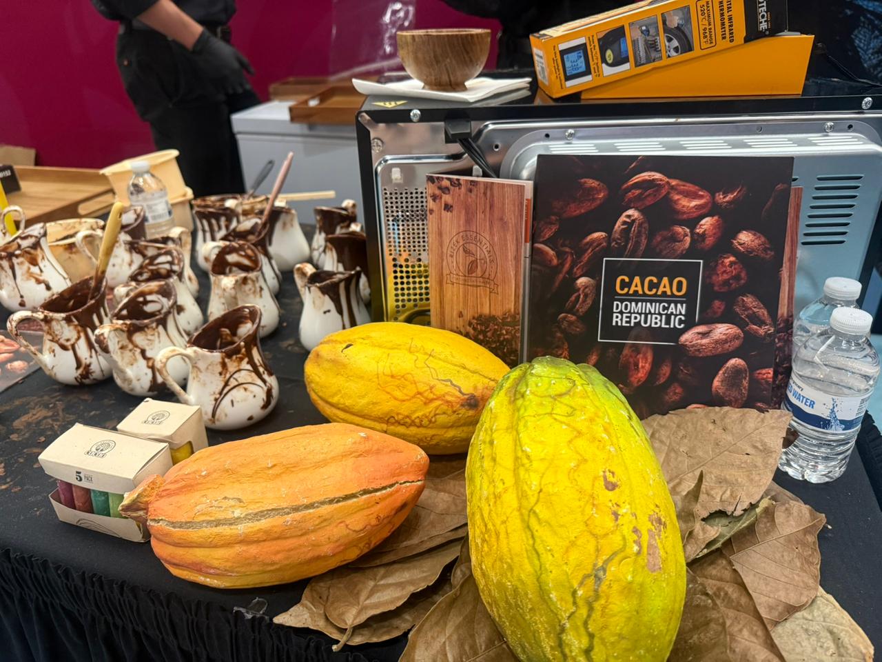 RD endulza Miami con experiencia de chocolate artesanal desde cero en el TradeShow