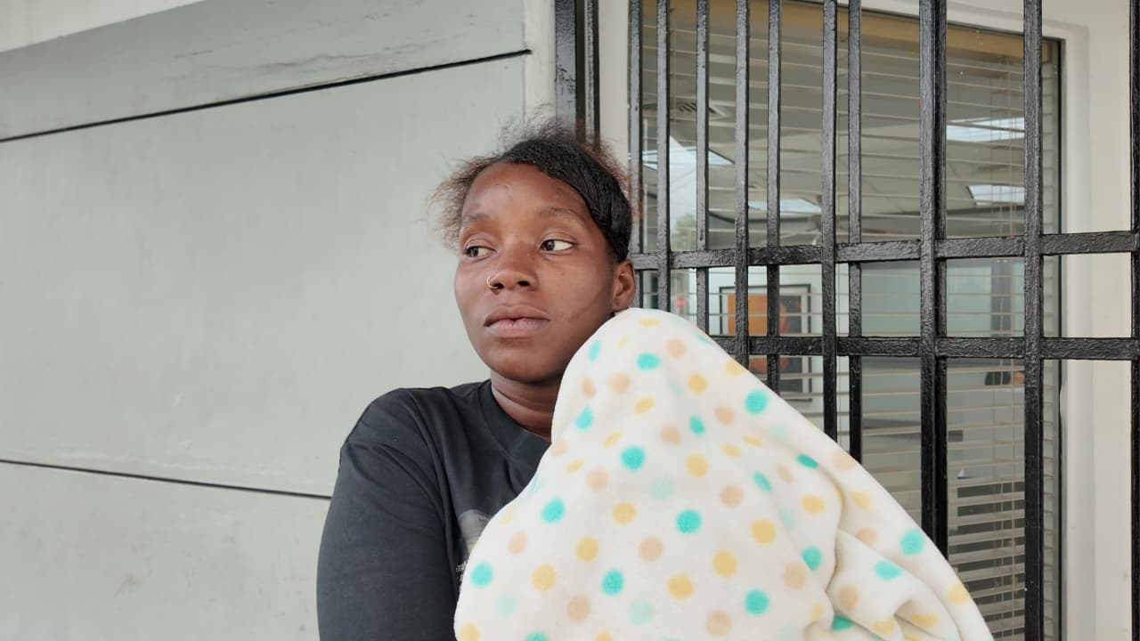 Madre soltera en Puerto Plata solicita ayuda urgente para sostener a sus tres hijos