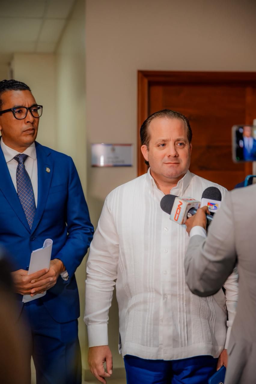 Paliza participa en comisión que estudia ley contra financiamiento ilícito