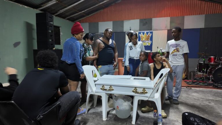 Madre de niña aplastada en SDO por pared perdió embarazo y se encuentra ingresada