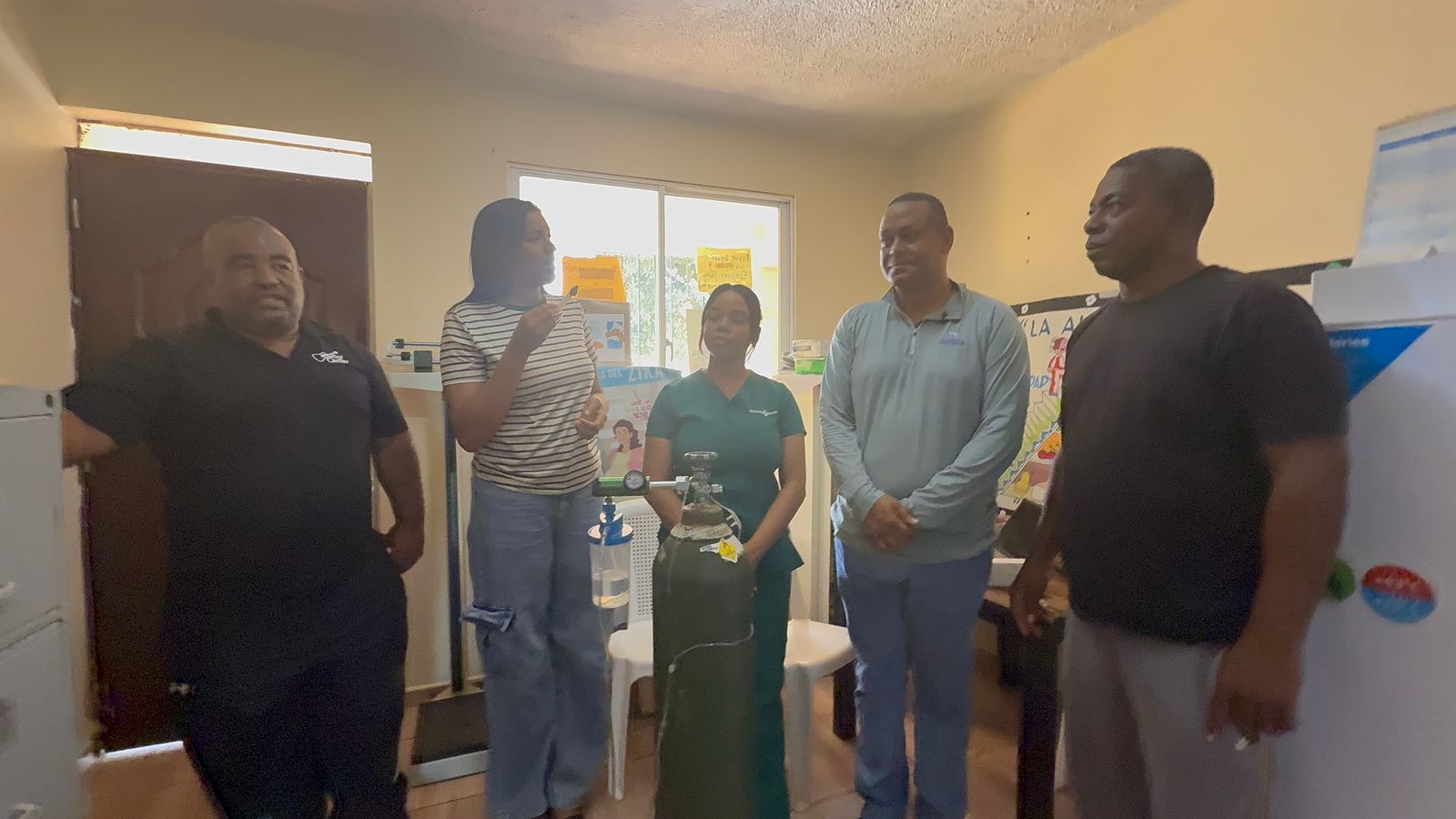 Fundación Rincón Bay fortalece servicios de salud en Las Galeras con donación de tanque de oxígeno