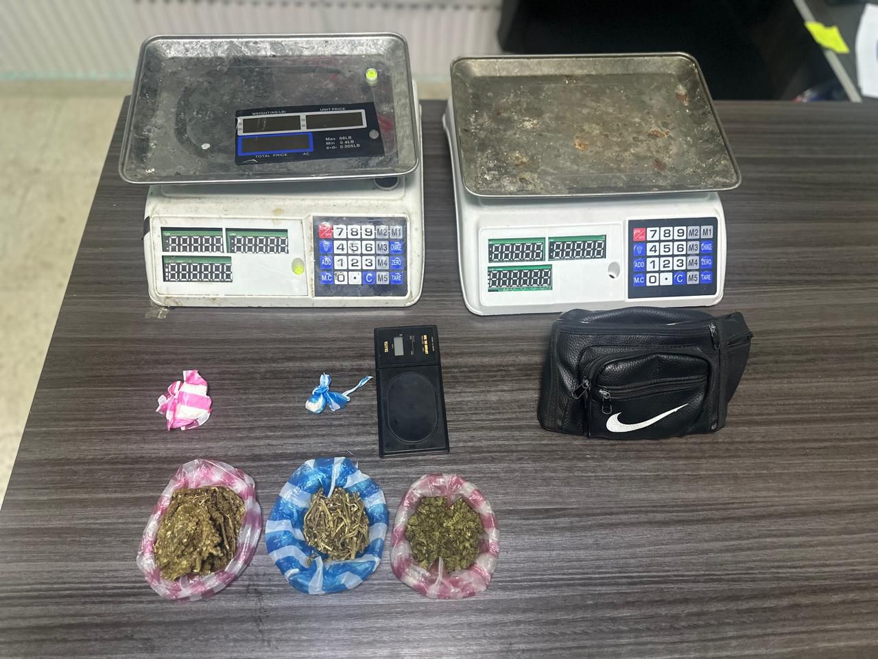 Policía desmantela puntos de microtráfico en Sabana Perdida y Villa Mella