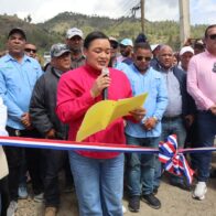 Alcaldía y Concejo de Regidores de Constanza inauguran puente sobre el río Pantuflas en el Barrio Puerto Rico