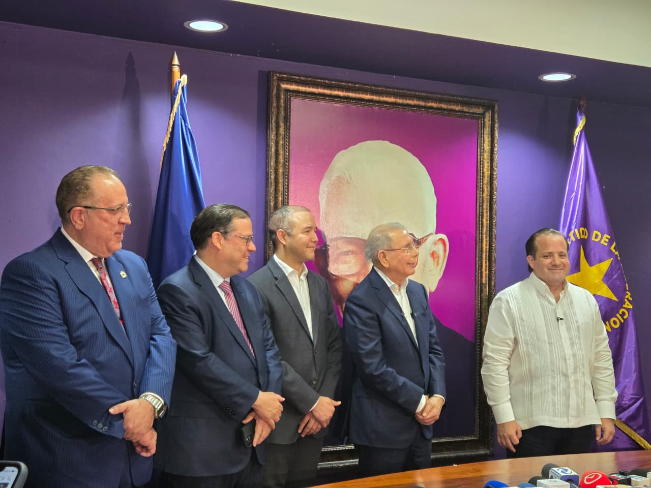 Gobierno busca respaldo del PLD ante impacto económico por conflicto en Oriente Medio