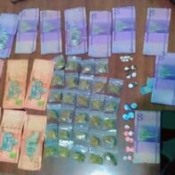 Policía apresa a individuo con drogas, dinero y motocicleta en sector Canasta, San Cristóbal