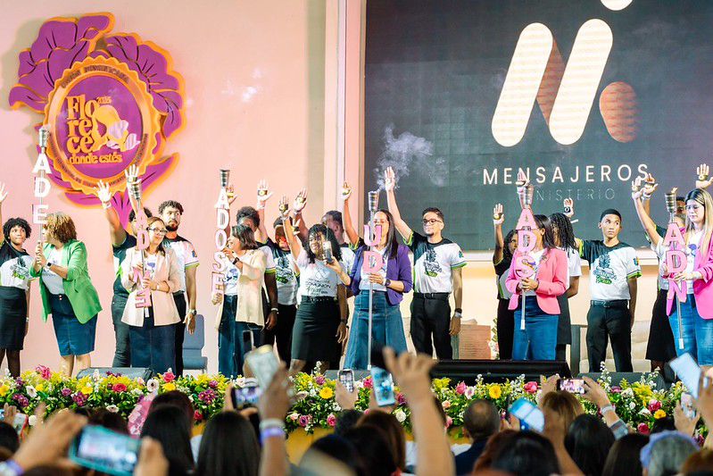 Más de 1,600 mujeres florecen en histórica cumbre nacional que impulsa su desarrollo integral en RD