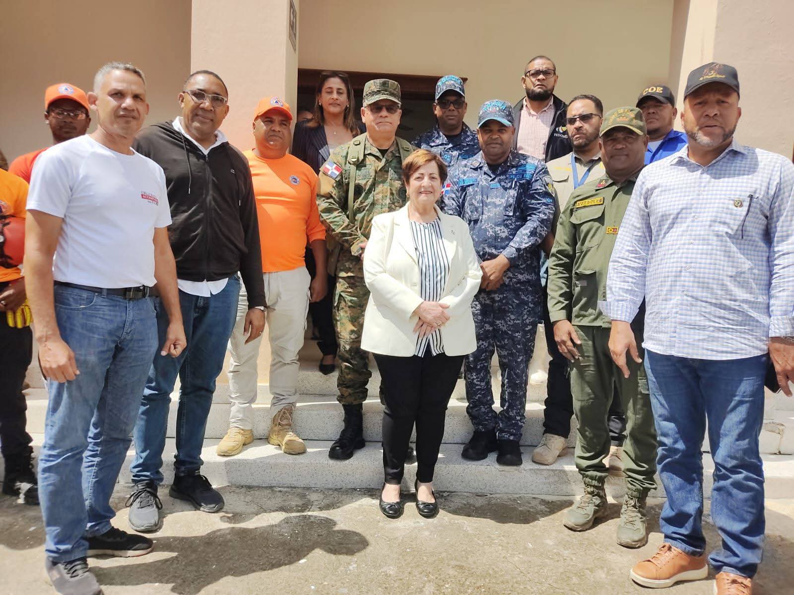Ministro de Defensa visita zona afectada y se reune con autoridades de el Seibo