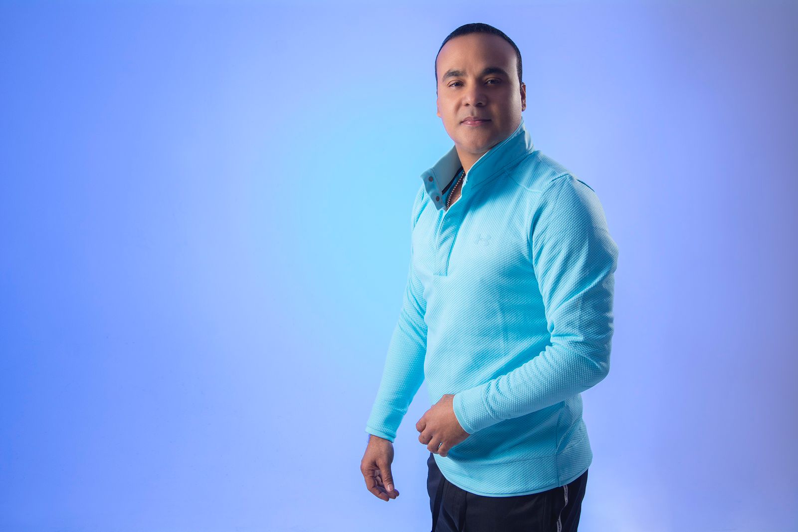 Zacarías Ferreira celebra reciente certificación Multi-Platino de “Dónde Está Mi Amor”