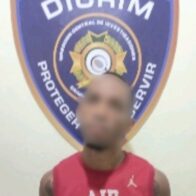 Policía apresa a hombre en flagrante delito con presuntas drogas y dinero en Moca