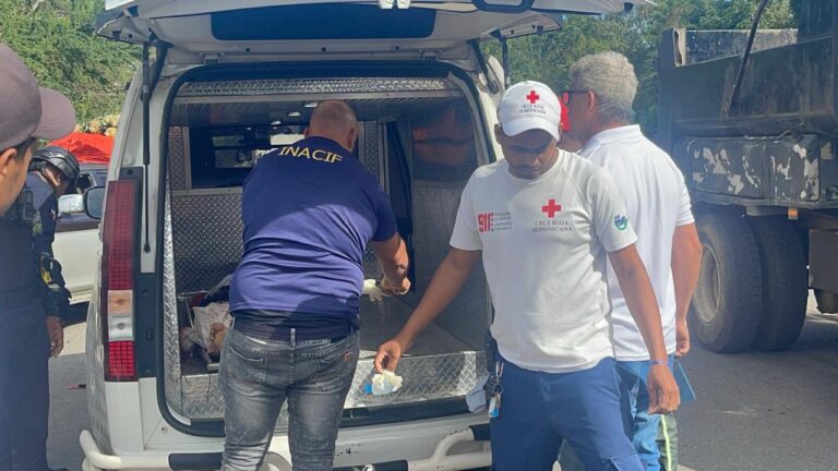 Motorista muere tras ser arrollado por camión y resultar aplastado en la cabeza en Santiago