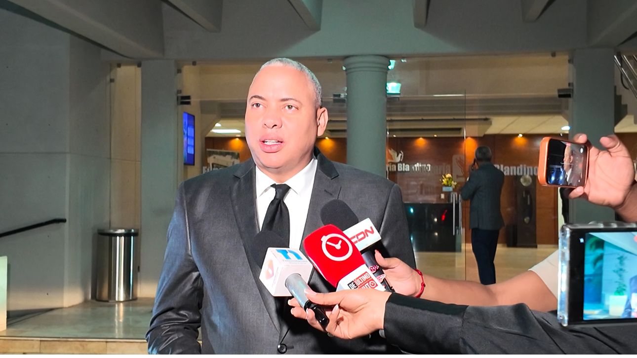 Héctor Gómez revela Carlos Batista murió de un infarto y relata lo difícil que fue conducir el programa tras su fallecimiento