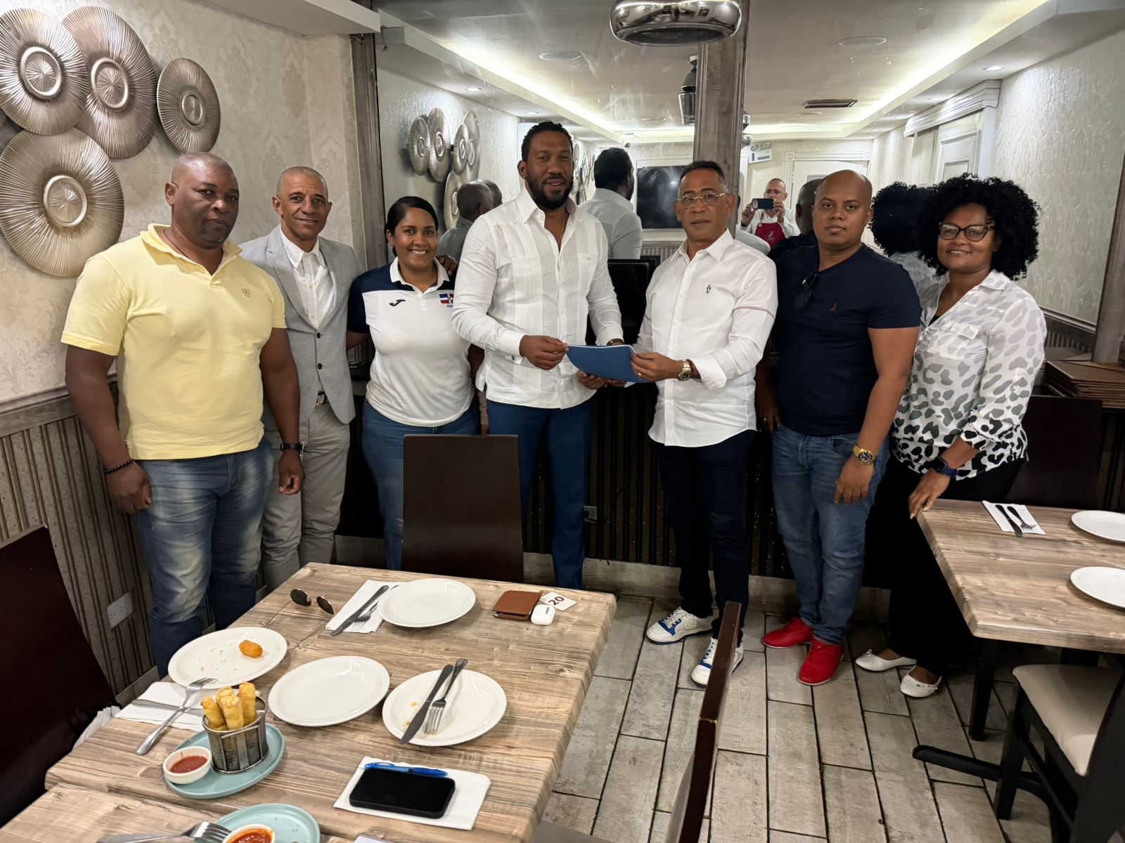 Comisión del COD entrega oficialmente reporte de trabajos a nuevo comité ejecutivo de FEDOMES presidido por Gilberto Soriano Román