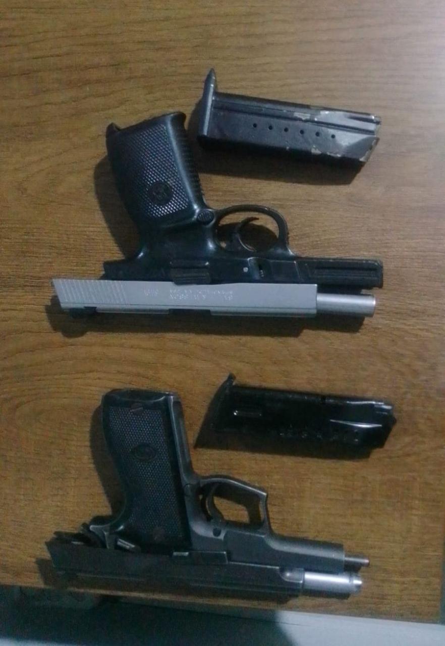 Arrestan a cuatro personas y ocupan armas ilegales en Santiago