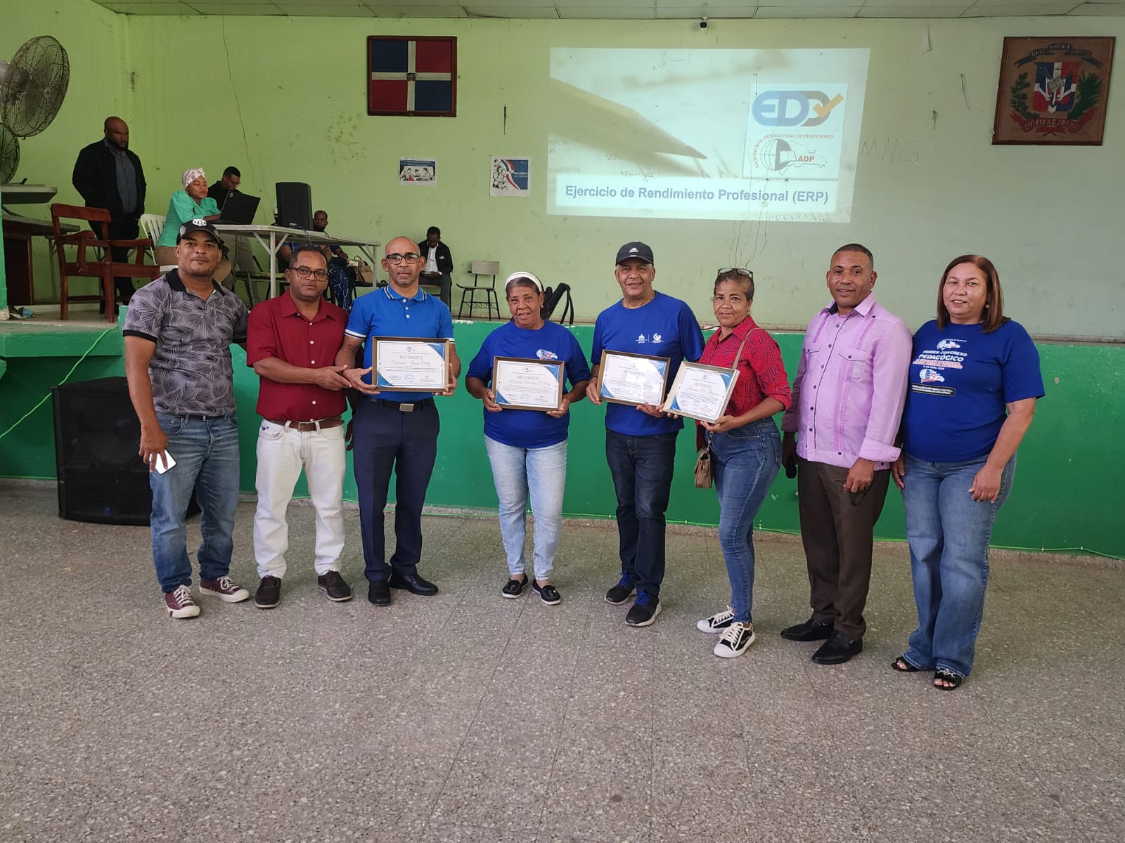 ADP Azua reconoce a docentes por su compromiso con la educación y responsabilidad con el gremio