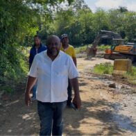 Anderson De Los Santos informa sobre reparación de desvío en La Cuesta del Jobo, Yamasá