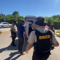 Detienen en Barahona a chofer y cobrador de autobús con 11 paquetes de presunta marihuana