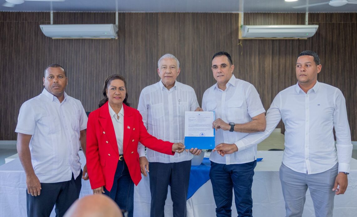 Gobierno destina más de RD$141 millones para cementerios y parque en Sánchez Ramírez