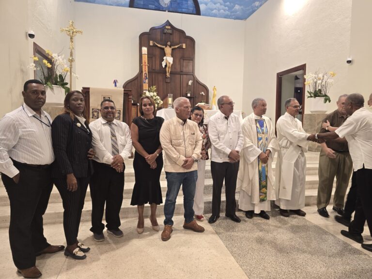 ASOCATER felicita a los locutores en su día y destaca su aporte a la comunicación