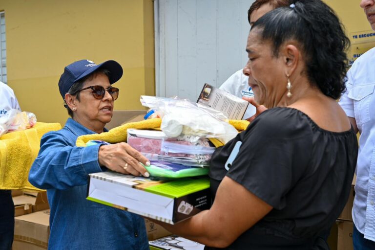Voluntariado Banreservas asiste a familias afectadas por inundaciones en varias provincias
