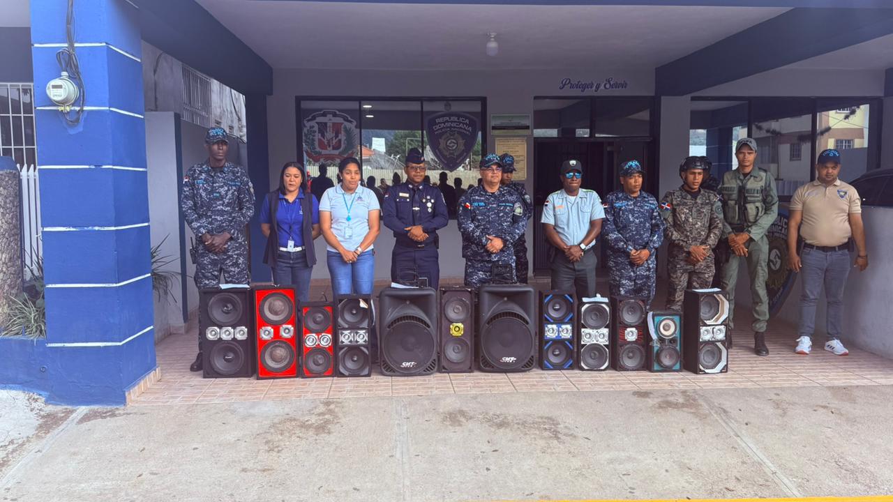 Policía refuerza acciones contra la contaminación sónica en Constanza con destrucción de mofles y retención de bocinas