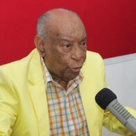 Osvaldo Cepeda y Cepeda: la voz que se inmortalizó en los desfiles militares