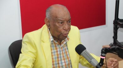 Osvaldo Cepeda y Cepeda: la voz que se inmortalizó en los desfiles militares