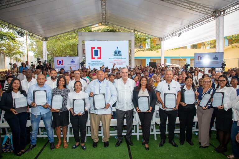 Gestión del presidente Abinader supera los 163 mil títulos de propiedad entregados y tiene otros 150 mil en proceso