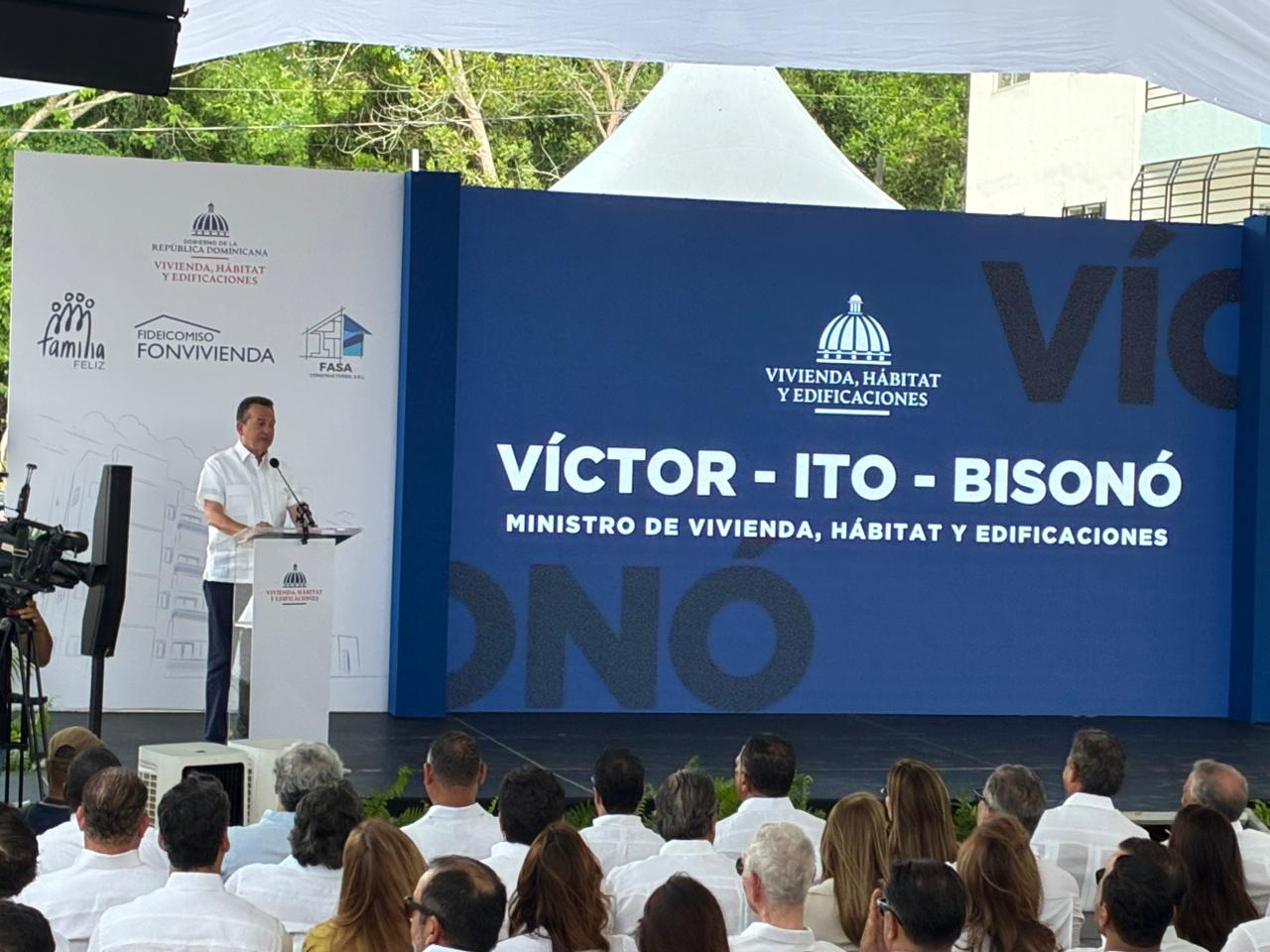 Ito Bisonó en entrega de viviendas en Guerra: “Estamos entregando un nuevo comienzo”