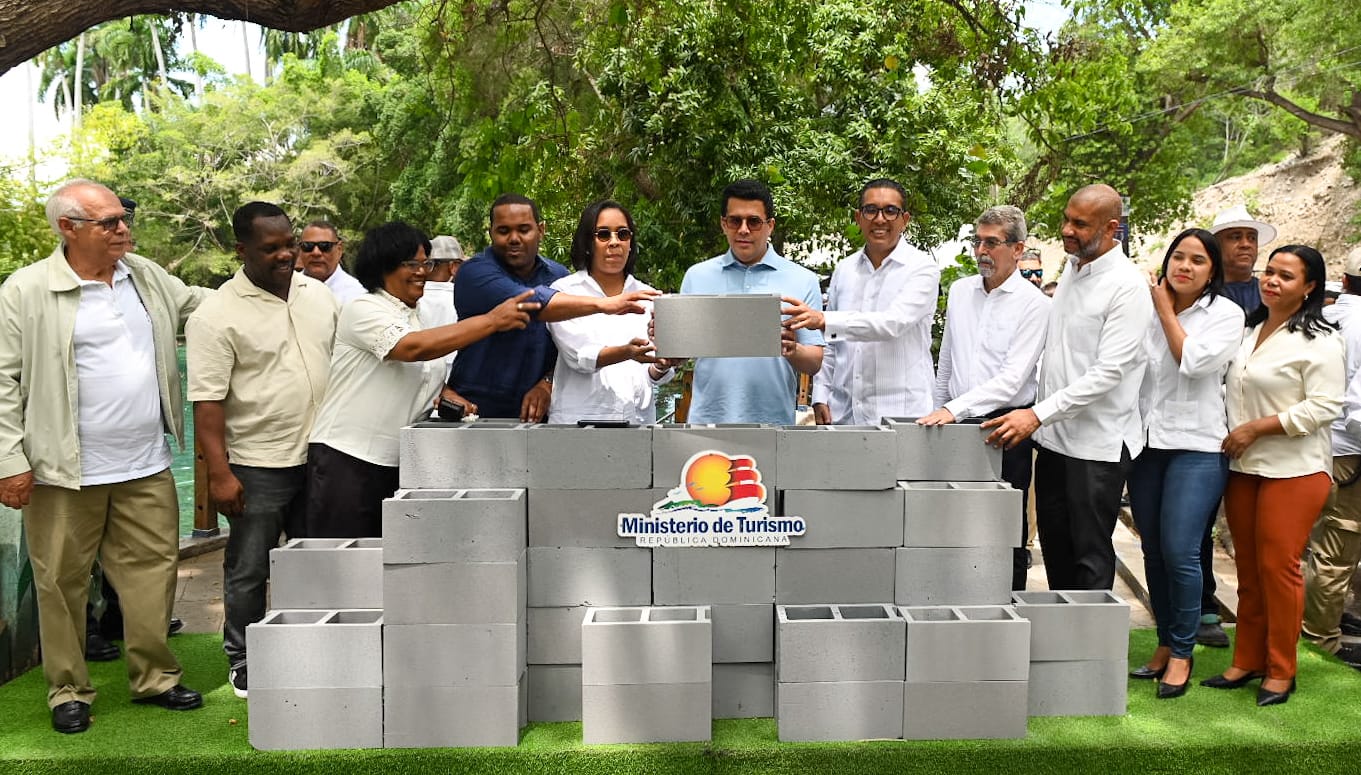 Ministro Collado deja iniciada varias obras en Barahona y Bahoruco, con una inversión de más 112 millones de pesos