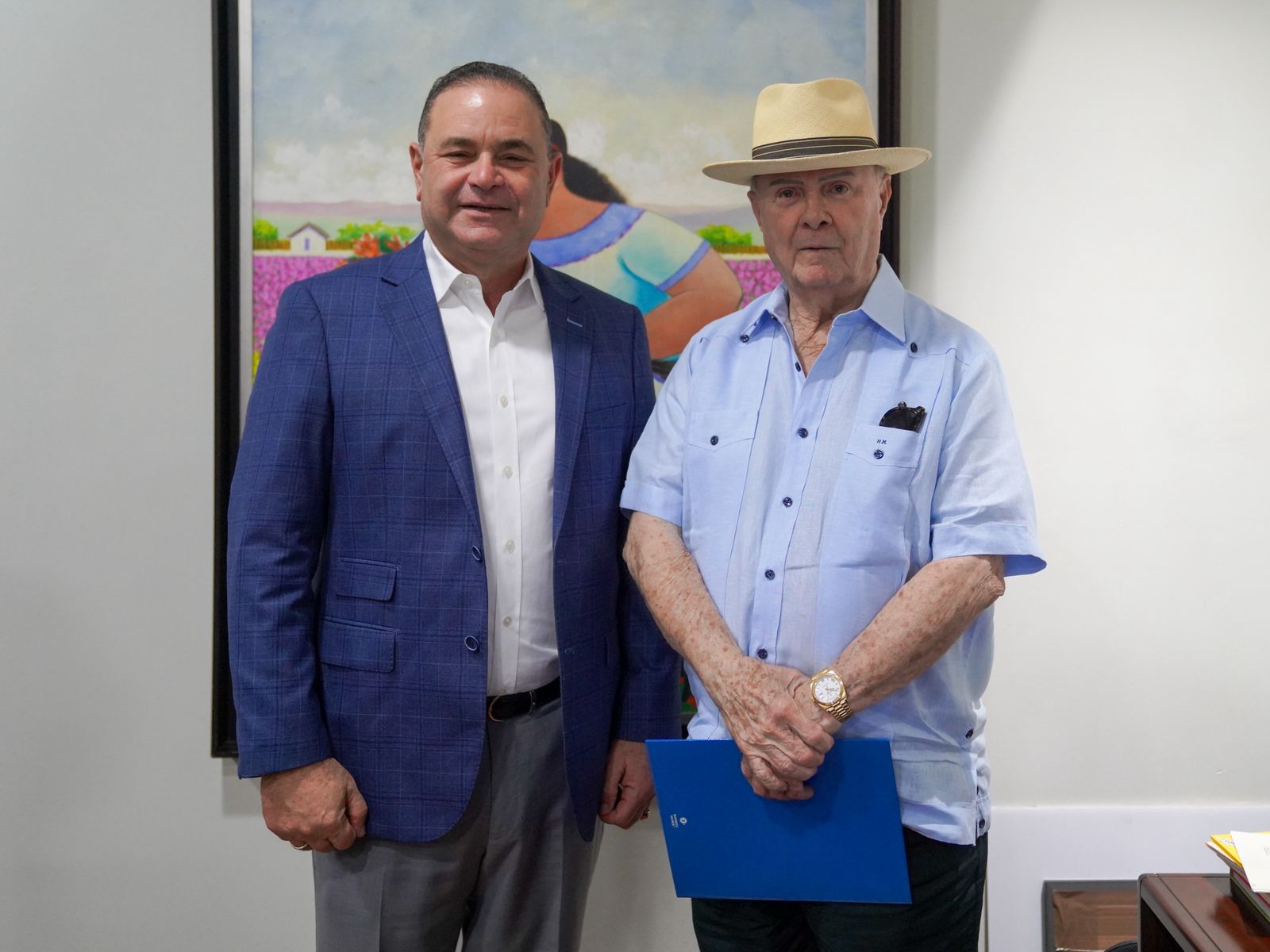 Hipólito Mejía respalda modernización agrícola tras visita a Oliverio Espaillat