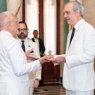 Presidente recibe cartas credenciales de 6 nuevos embajadores