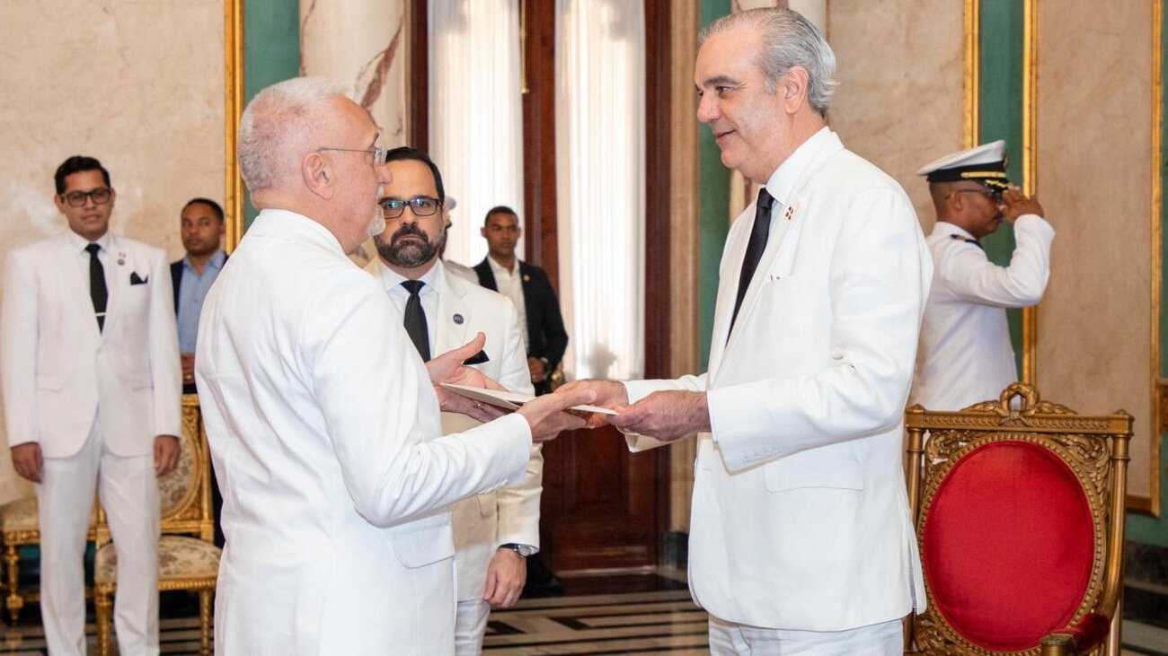 Presidente recibe cartas credenciales de 6 nuevos embajadores