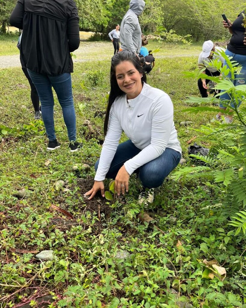 Jornada de siembra resalta compromiso ambiental en Bonao durante el Día de la Madre Tierra