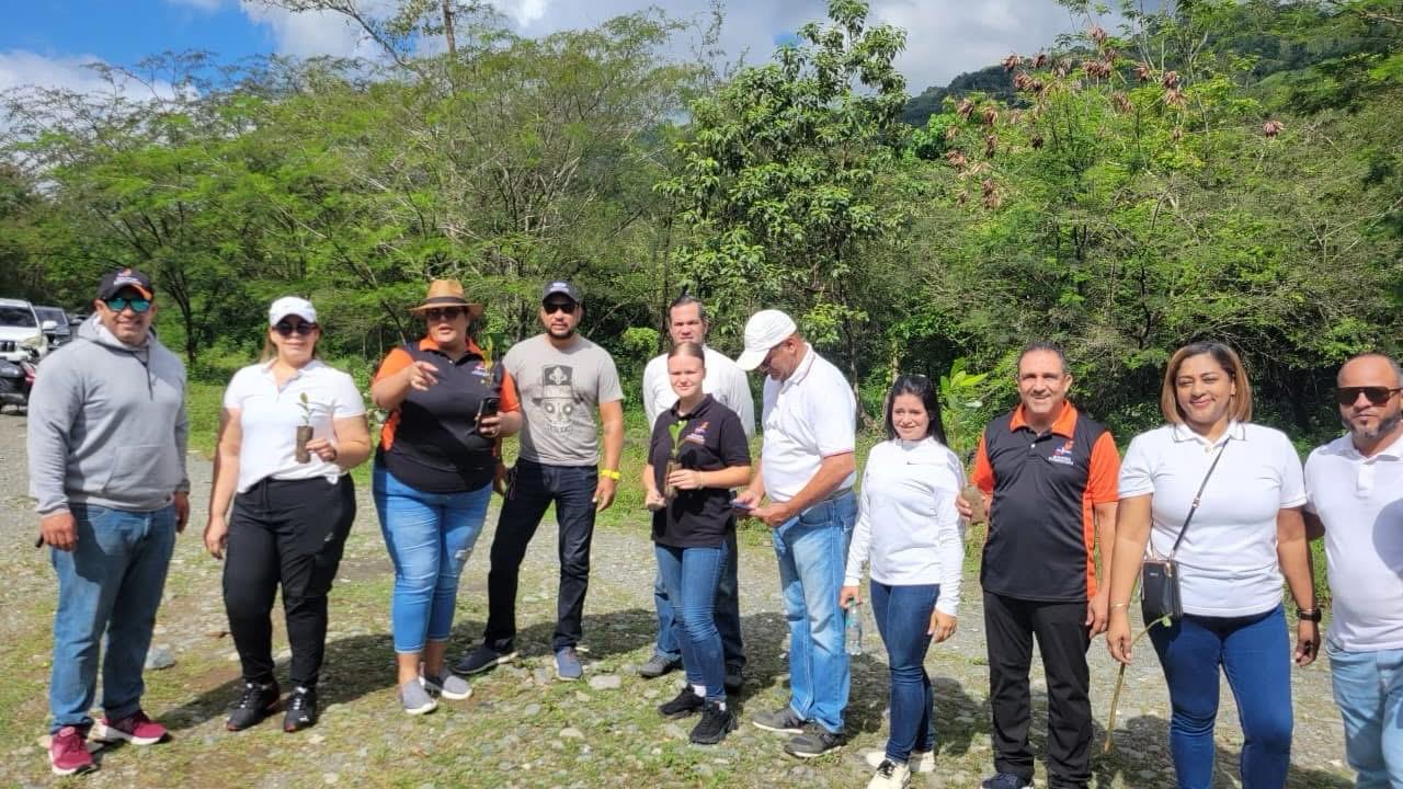 Jornada de siembra resalta compromiso ambiental en Bonao durante el Día de la Madre Tierra