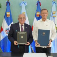 El canciller Roberto Álvarez y su homólogo guatemalteco, Carlos Ramiro Martínez Alvarado.