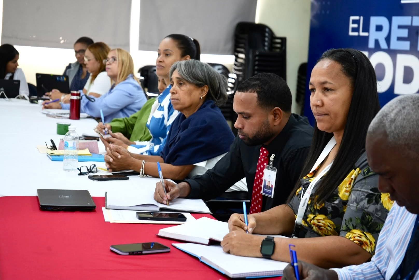 Azua: Regional 03 fortalece aplicación de Evaluación Diagnóstica con capacitación a técnicos