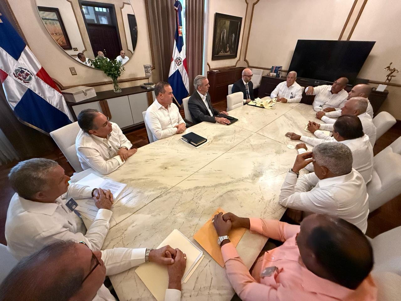 Gobierno con arroceros.