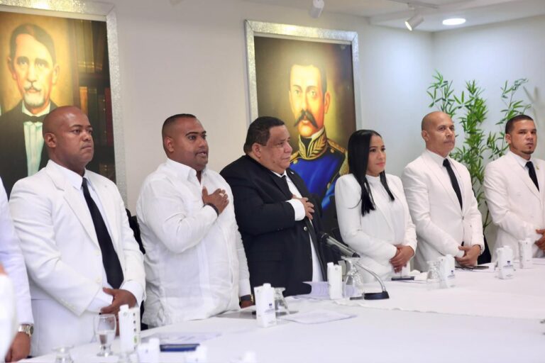 Alcalde de Azua rinde cuentas y propone solución vial en el sur