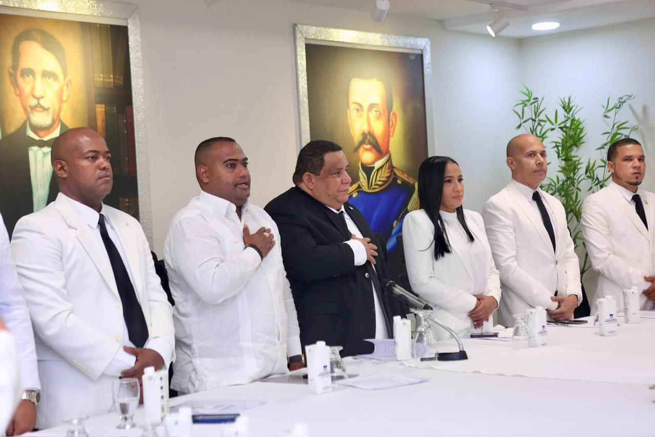 Alcalde de Azua rinde cuentas y propone solución vial en el sur