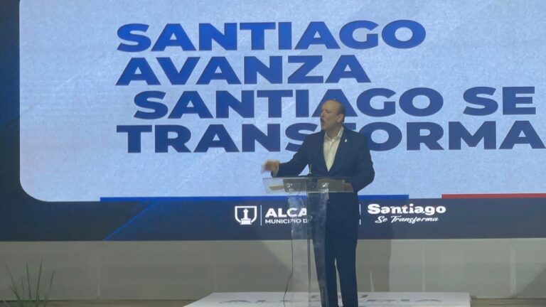 “Santiago es una ciudad que sabe hacia dónde va”, afirma Ulises Rodríguez en rendición de cuentas